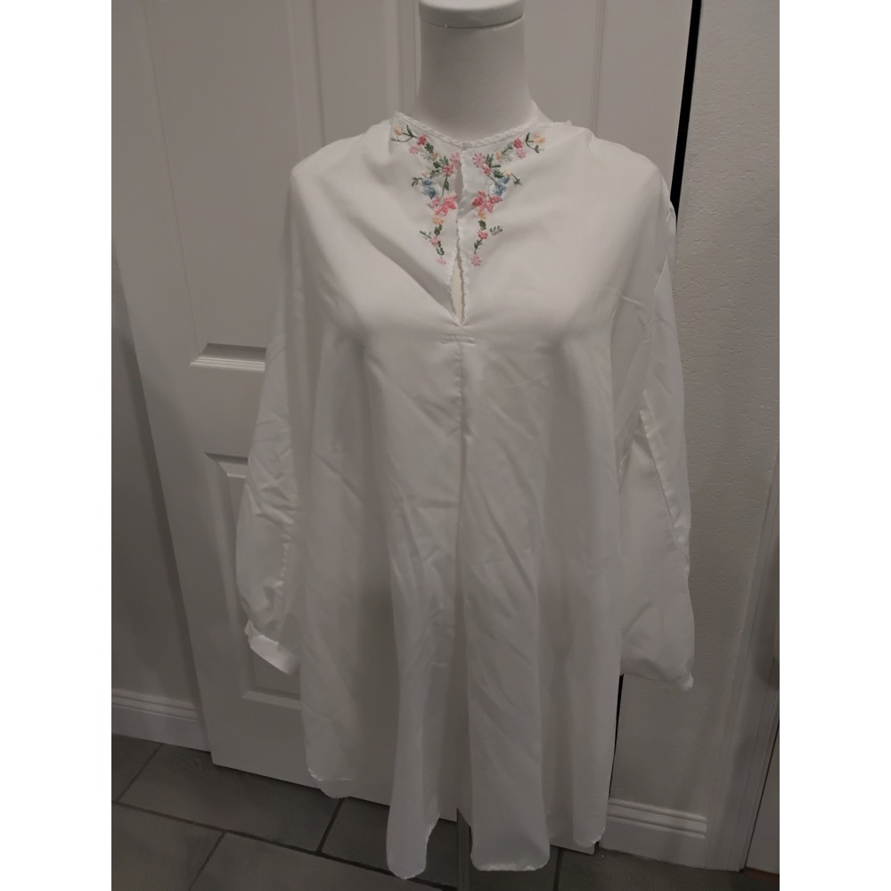 Natori Embroidered Nightgown White Long Sleeve Button Neck Relaxed Fit Women's S